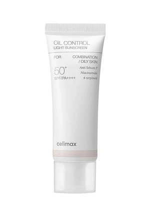 Tubetto di crema solare leggera controllo dell’olio per pelle mista/grassa con SPF 50+ e ingredienti anti sebo P, niacinamide, 4-terpineolo di celimax.