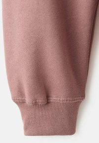 Manica di felpa rosa polveroso con un tessuto liscio e strutturato, dotata di polsino a coste e cuciture ben rifinite.