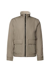 Veste zippée marron clair avec col montant, deux poches à rabat à l'avant et manches longues, présentée sur fond blanc.