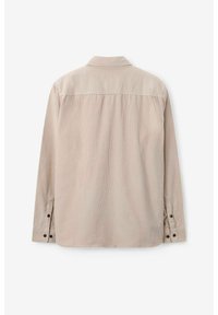 Beige corduroy overhemd met lange mouwen en een kraag, voorzien van een rugpand, knopenmanchetten en subtiele verticale ribbels.