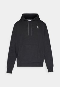 Μαύρο φούτερ με κουκούλα από βαμβακερό μείγμα, διαθέτει μπροστινή τσέπη, ρυθμιζόμενη κουκούλα με κορδόνι και μικρό λευκό λογότυπο στο στήθος.