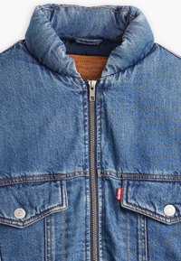 Levi's® 90S PADDED TRUCKER - Denimová bunda - blue denim