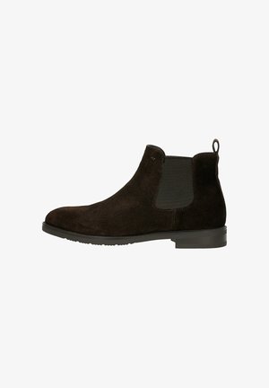 Bottines Chelsea en daim marron avec des panneaux élastiques sur les côtés, bout arrondi, languette de traction et semelle en caoutchouc plate, dotées d'une texture lisse et d'un design épuré.