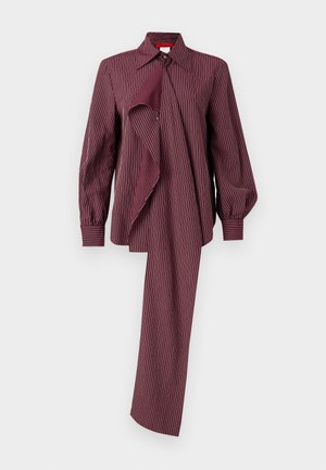 Burgundijska srajca z dolgimi rokavi, z drapirano sprednjo podrobnostjo in klasičnim ovratnikom. Gladek tekstura in krojen kroj.