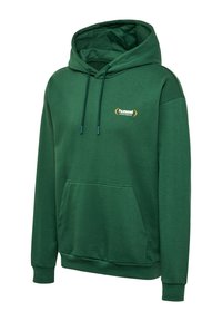 Dunkelgrünes Kapuzensweatshirt mit Fronttasche, Kordelzug an der Kapuze und kleinem orangefarbenem "hummel sportswear"-Logo auf der Brust.