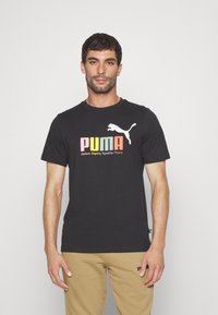 Puma ESS+ MULTICOLOR TEE - Triko s potiskem - black
