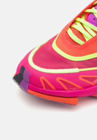 adidas by Stella McCartney EARTHLIGHT PRO - Sportovní boty - active orange/real magenta/shock purple