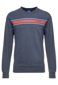 Czarny szary sweatshirt z długimi rękawami, okrągłym dekoltem i poziomym wzorem czerwono-niebieskich pasków na klatce piersiowej. Logo nadrukowane na pasku.