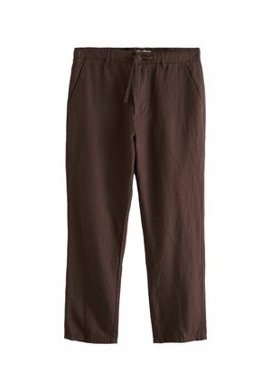 Pantaloni casual maro cu bucle pentru centură, buzunare frontale și talie cu șnur, afişaţi pe fundal alb.