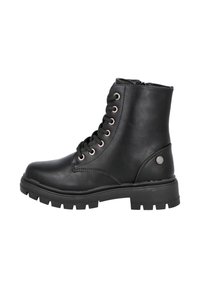 Botas de tobillo de cuero negro con cordones en la parte delantera, ojales de metal y cremallera lateral. Suela de goma gruesa con un diseño texturizado para mayor agarre.