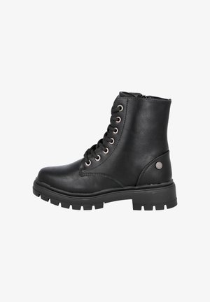 Botas de tobillo de cuero negro con cordones en la parte delantera, ojales de metal y cremallera lateral. Suela de goma gruesa con un diseño texturizado para mayor agarre.
