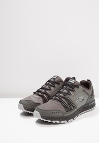 Skechers ESCAPE PLAN - Sneakers basse - charcoal/black