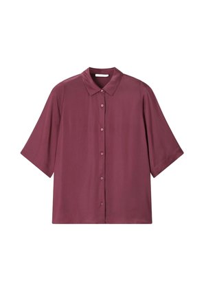 Bordeauxrotes, kurzärmeliges Hemd mit Knopfleiste, klassischem Kragen und lockerem Schnitt, vor weißem Hintergrund dargestellt.