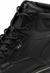 s.Oliver Botines con cordones - black