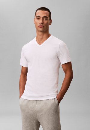 Calvin Klein Underwear 3 PACK V-NECK T-SHIRT COTTON MICROFIBER STRETCH - Unterhemd/-shirt - white