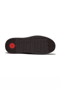 Zwarte rubberen zool met textuur voor grip, voorzien van het verhoogde "fitflop" logo. Cirkelvormig rood accent bij de hiel, zigzagloopvlakpatroon.