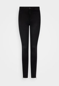 Jeans skinny negros de cintura alta con botón frontal, bucles para cinturón y cremalleras en los dobladillos de los tobillos sobre un fondo blanco.