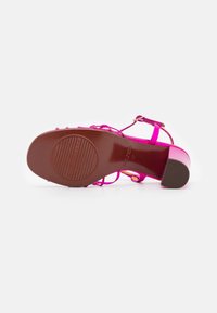 Chie Mihara Korolliset sandaalit - pink