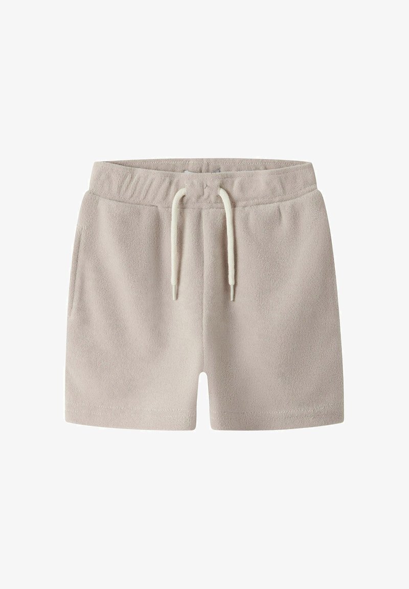 Shorts en éponge beige clair avec taille élastique et cordon blanc, avec poches latérales et coupe décontractée.