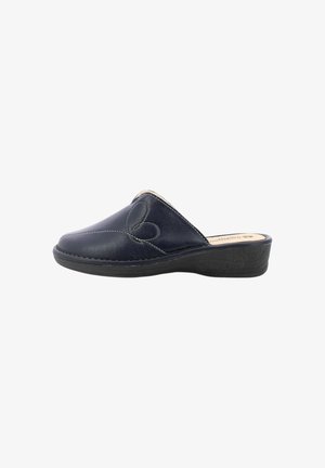 Zoccolo in pelle blu navy con punta arrotondata, cuciture decorative a forma di cuore e una suola nera leggermente rialzata per il comfort.