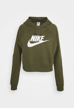 Olivově zelená zkrácená mikina s kapucí a bílým logem Nike. Má kapuci se stahovací šňůrkou a raglánové rukávy. Vyrobena z měkké, texturované látky.