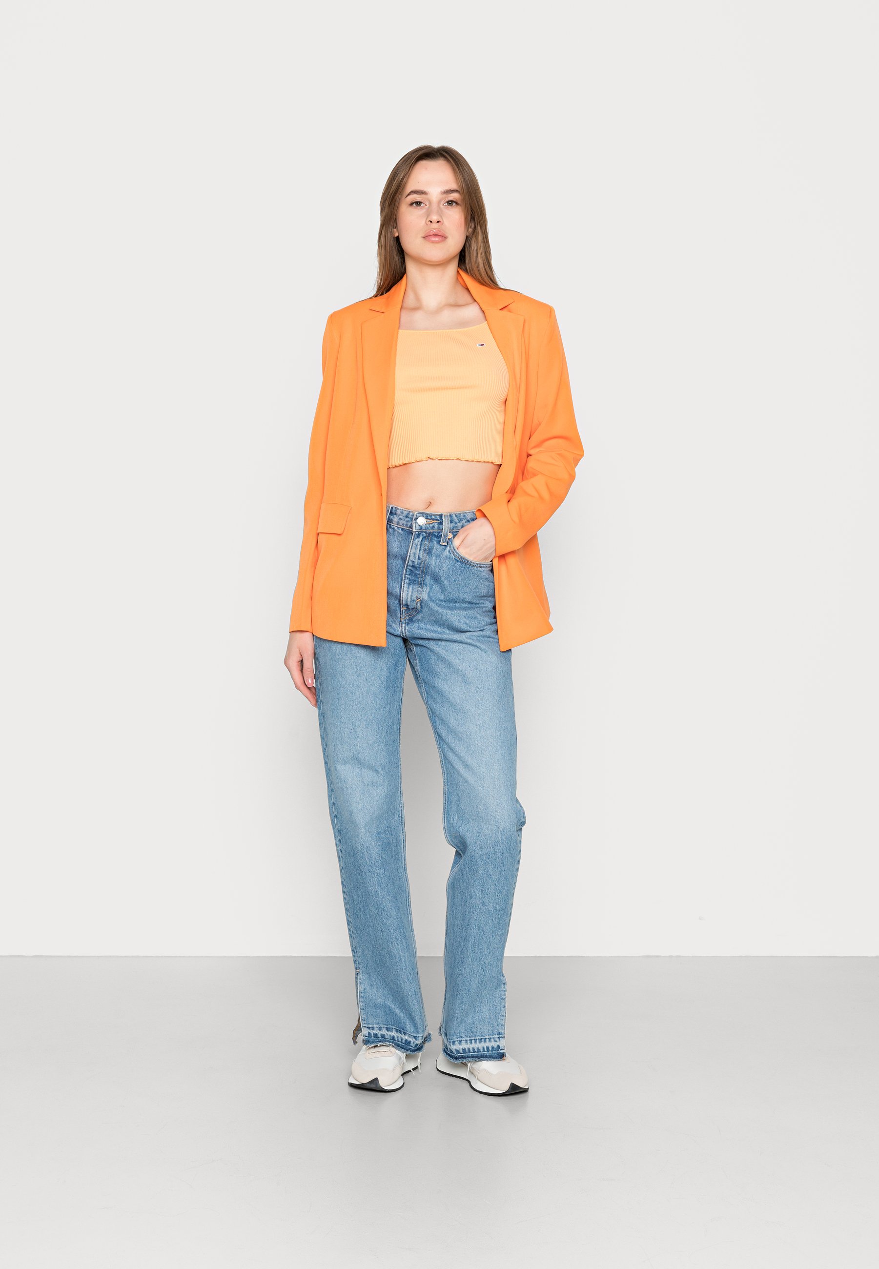 Tommy Jeans CROP OFF SHOULDER - T-shirt con stampa - faded sun/arancione -  Zalando.it