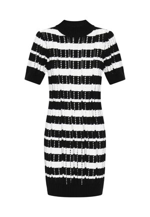 Pletiva haljina u crno-bijelim prugama, s kratkim rukavima, visokim izrezom i otvorenom teksturom te uskim krojem.