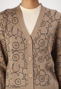 Marimekko EILINEN PIIRTO UNIKKO CARDIGAN - Cardigan - beige/black