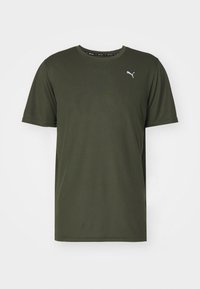 Camiseta de manga corta en verde oliva, hecha de un tejido texturizado, con un cuello redondo y un pequeño logotipo blanco en el pecho.
