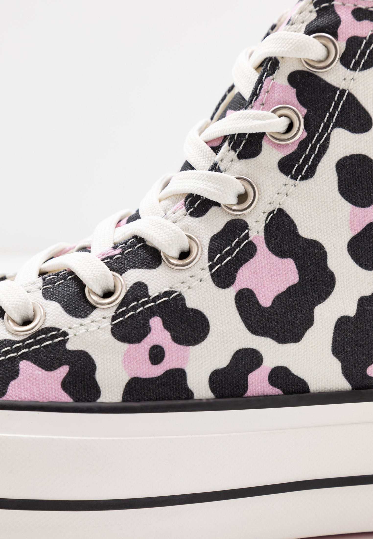 converse leopard rose