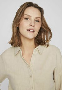 VILA Blusa - feather gray