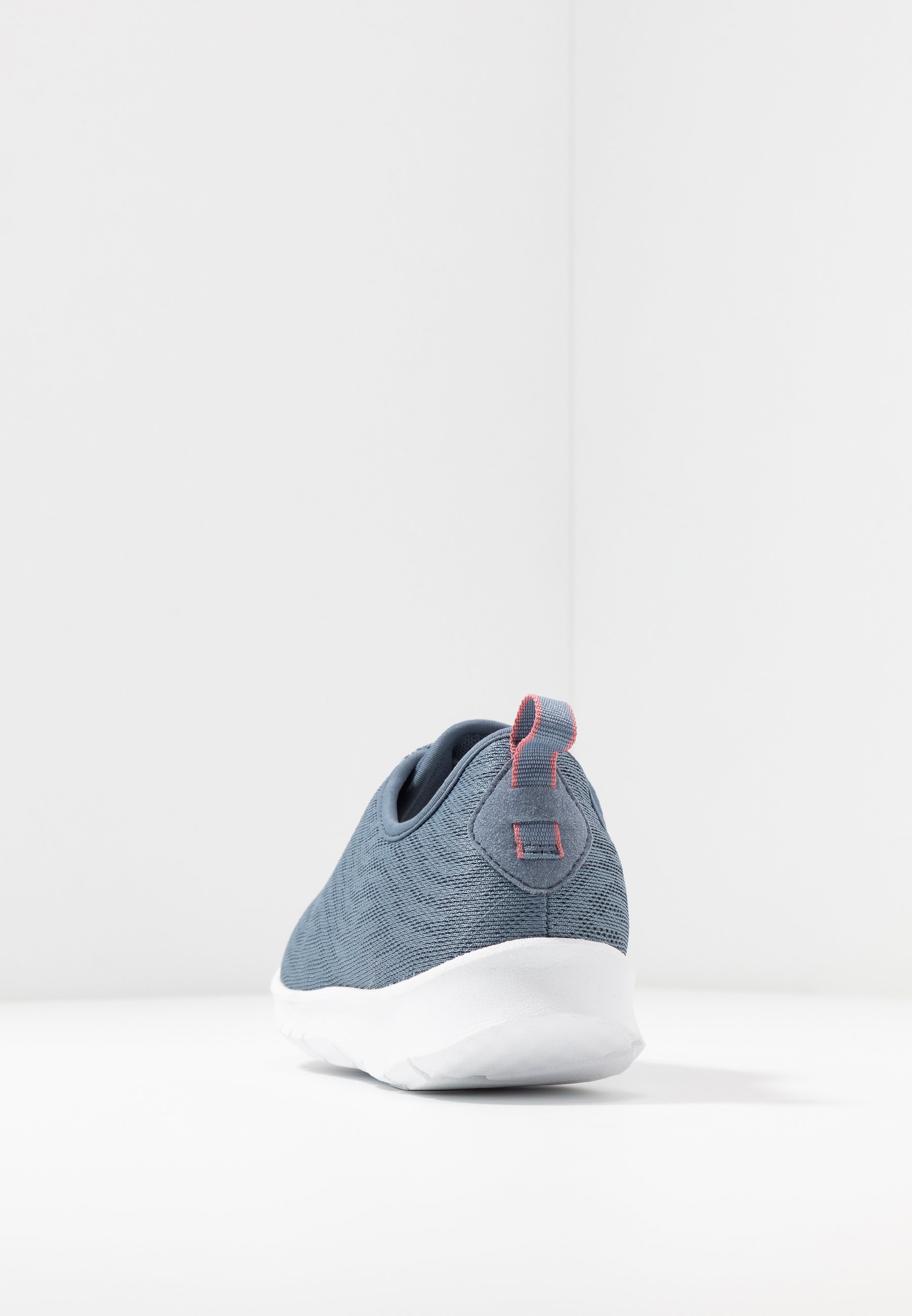 clarks cloudsteppers grey