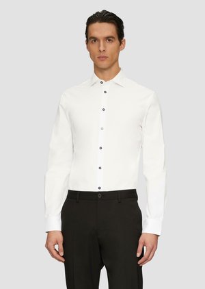 TAILORED FIT - Zakelijk overhemd - weiß