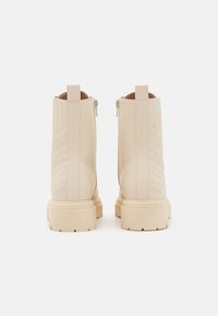 Anna Field Fűzős bokacsizmák - off-white