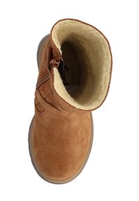 Brune suede ankelstøvler med en blød, fluffy foret indvendig, lynlås i siden og rund tå. Tekstureret overdel og solid gummisål.