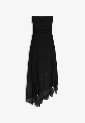Černé šaty bez ramínek s řaseným živůtkem a průsvitným krajkovým lemem s vlnkovaným okrajem. Hladká textura látky.