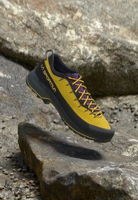 Επιλέχθηκε, yellow/purple