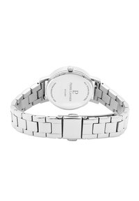 Reloj de acero inoxidable plateado con una caja redonda, pulsera de metal y un acabado pulido. Incluye una corona y detalles de marca grabados en la parte posterior de la caja.