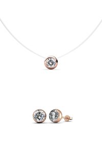 Collana in oro rosa con un pendente circolare che presenta una pietra preziosa trasparente. Orecchini a perno abbinati in oro rosa con pietre preziose trasparenti. Finitura lucida.