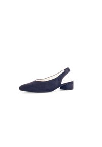 Scarpa slingback in suede blu navy con punta affusolata e tacco a blocco basso. Caratterizzata da un design con ritagli nella parte anteriore per una maggiore traspirabilità.