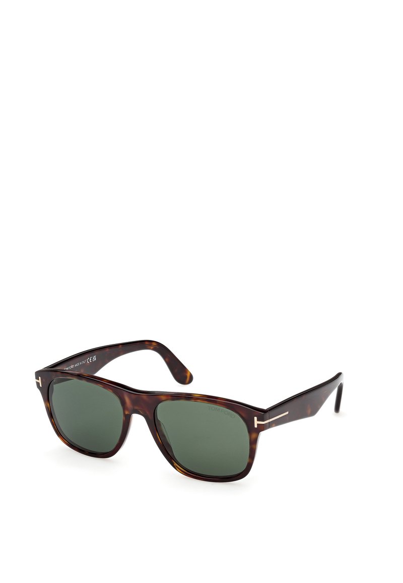 Occhiali da sole tartaruga con lenti rettangolari e lenti color verde. Presentano dettagli in metallo argentato sulle astine.