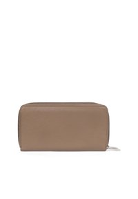 Portafoglio marrone in pelle testurizzata con forma rettangolare, chiusura con cerniera e design minimale, caratterizzato da un dettaglio in metallo color argento.