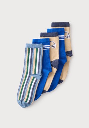 Cinq paires de chaussettes pliées en bleu, beige et à rayures, disposées en rangées qui se chevauchent sur un fond blanc.