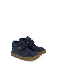 Stivali alla caviglia in pelle blu navy con cinturino in velcro, suola in gomma e rivestimento morbido. Presentano un'accortezza blu contrastante al colletto.