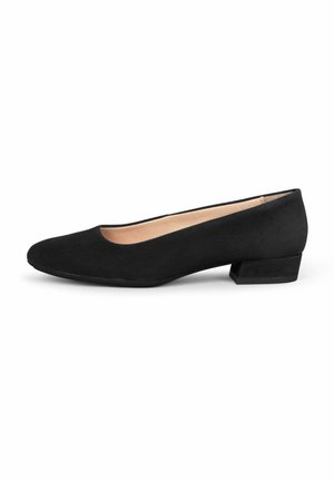 Zapato femenino de ante negro con tacón bajo, puntera redondeada y forro interior beige, mostrado de perfil sobre fondo blanco.
