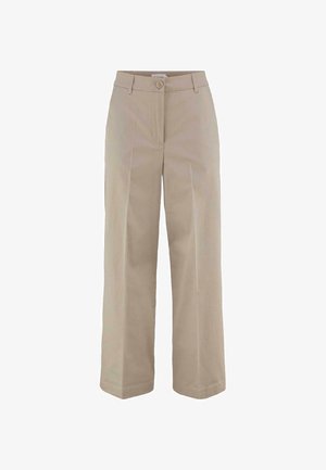 Pantaloni larghi beige realizzati in tessuto morbido, con chiusura frontale a bottone, due tasche laterali e cuciture pulite.