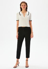 adL COLLAR FRILLED - Poloshirt - bone