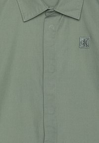 Calvin Klein Jeans CEREMONY - Košeľa - meteor green