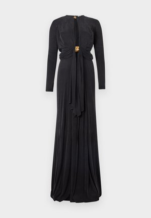 Μακρύ μαύρο βραδινό φόρεμα με μακριά μανίκια, φουσκωτό μπροστινό μέρος και λεπτομέρεια με χρυσό κούμπωμα στη μέση και στο ντεκολτέ.