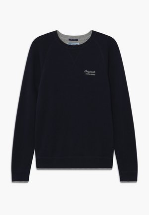 Granatowa, długorękawowa bluza z okrągłym dekoltem, z jasnoszarym wewnętrznym kołnierzem i małym logo "Originals Jack & Jones" na lewej piersi.